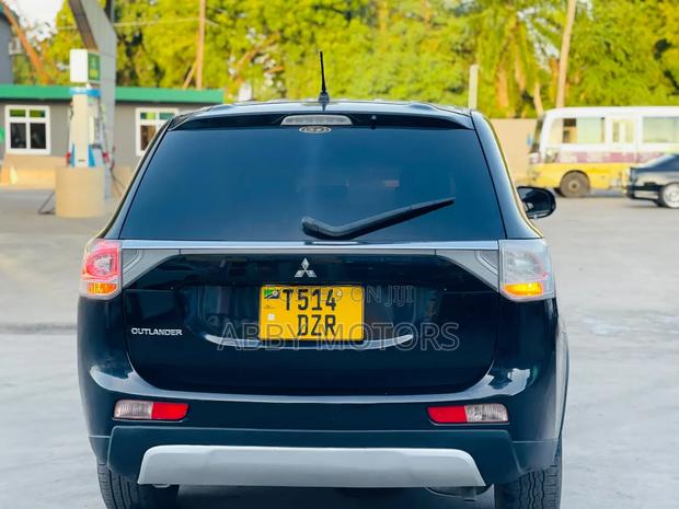 Mitsubishi Outlander 2014 Black