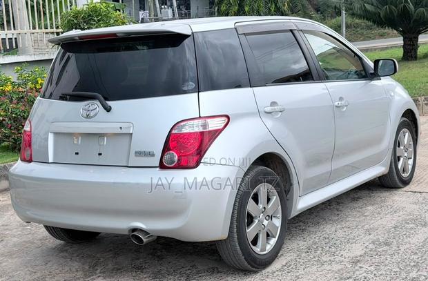 Toyota IST 2006 Silver