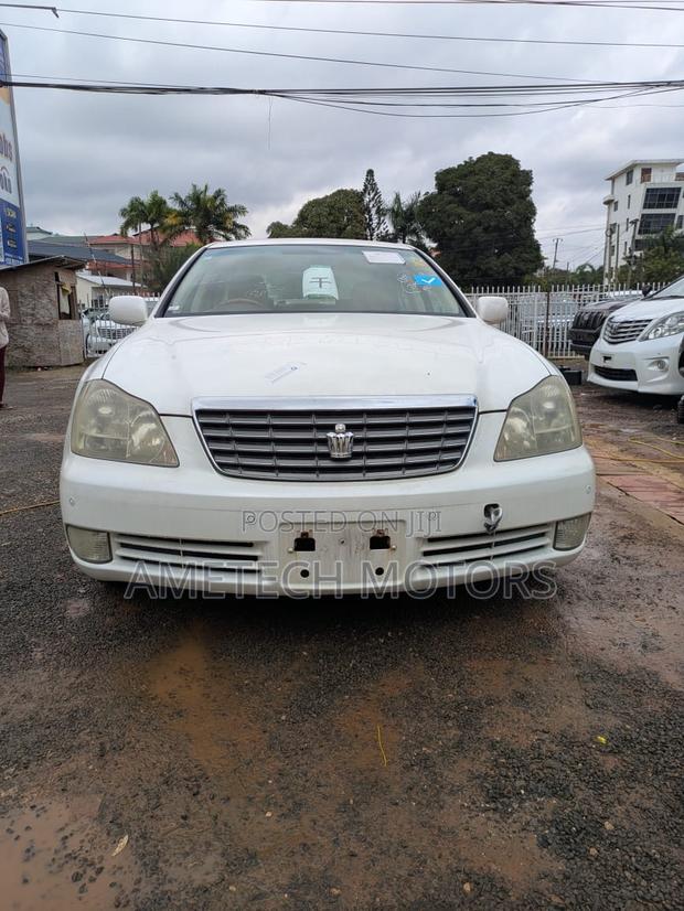 Toyota Crown 2006 White