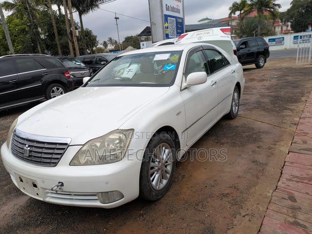 Toyota Crown 2006 White