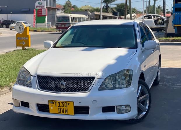 Toyota Crown 2007 White