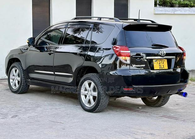 Toyota Vanguard 2010 Black