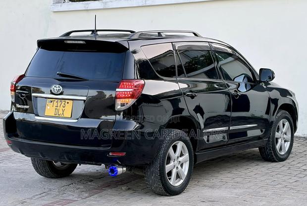Toyota Vanguard 2010 Black