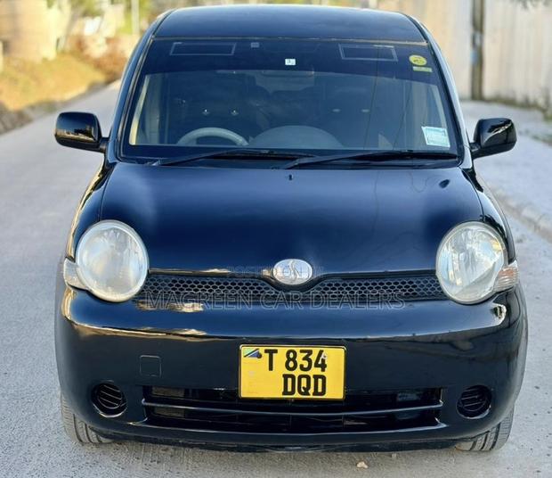 Toyota Sienta 2005 Black