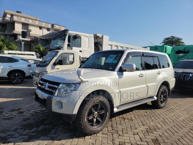 Mitsubishi Pajero 2006 White