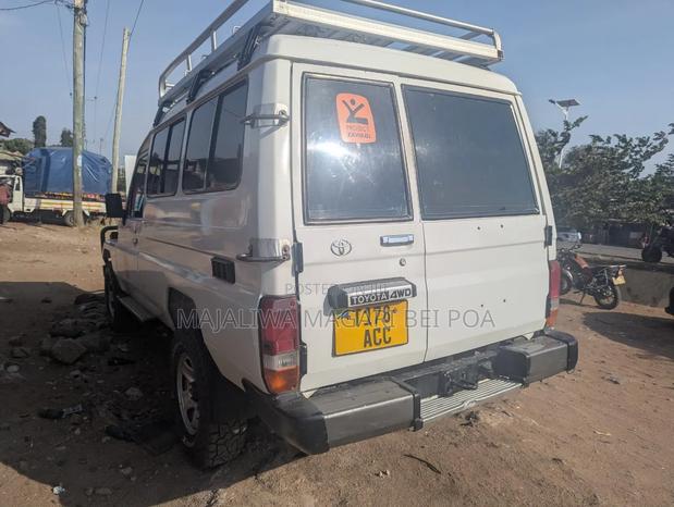 Toyota Land Cruiser Prado 2004 White