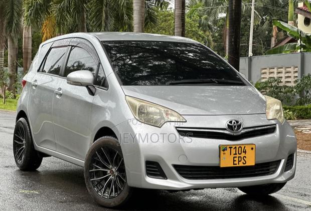 Toyota Ractis 2012 Silver