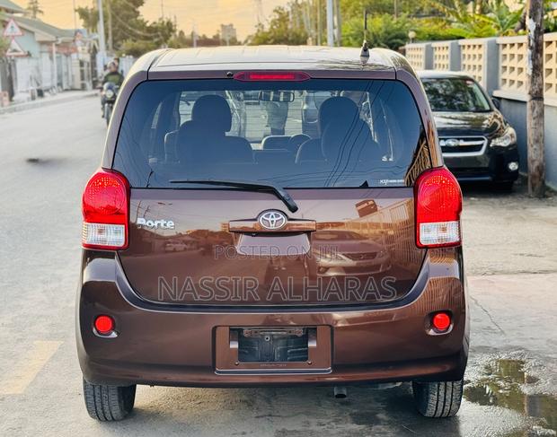 Toyota Porte 1.5 AWD 2013 Brown