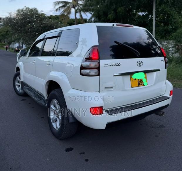 Toyota Land Cruiser Prado 2005 White