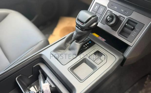 New Toyota Hilux 2025 Black