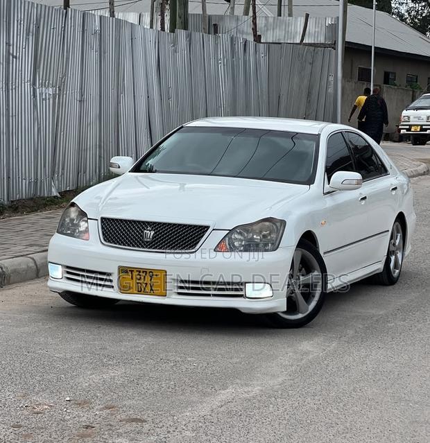 Toyota Crown 2006 White