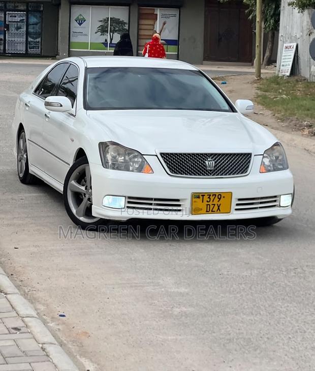 Toyota Crown 2006 White