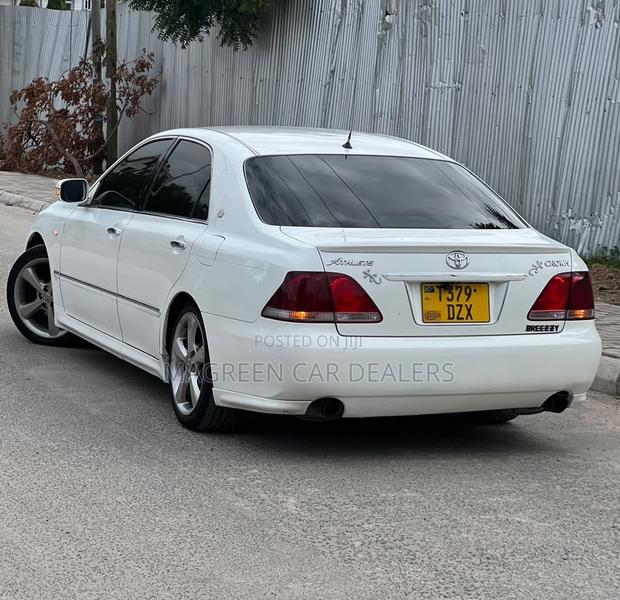 Toyota Crown 2006 White