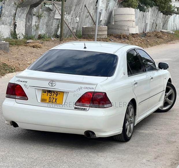 Toyota Crown 2006 White