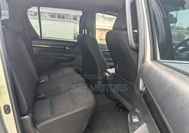Toyota Hilux 2019 Silver