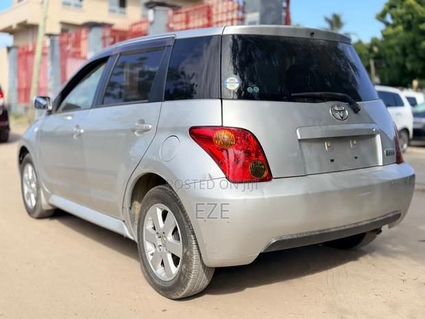 Toyota IST 2004 Silver