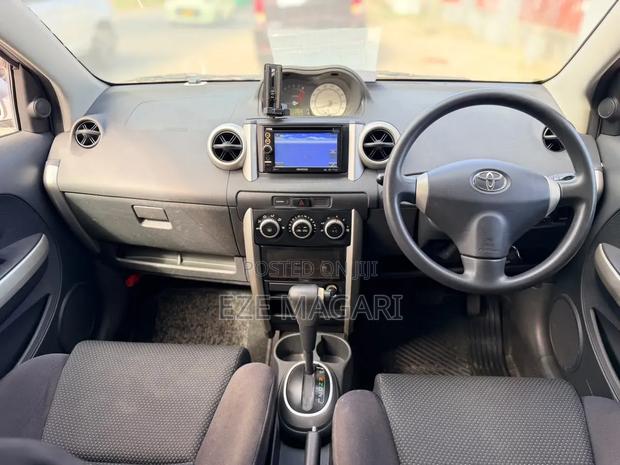 Toyota IST 2004 Silver