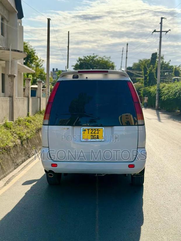 Toyota Noah 2001 White