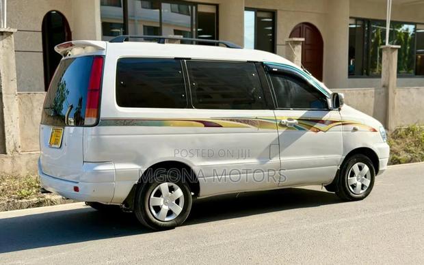 Toyota Noah 2001 White