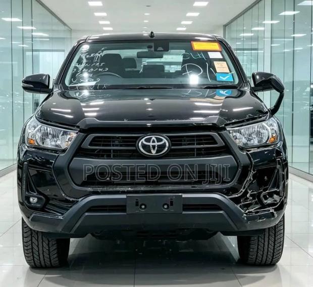Toyota Hilux 2023 Black