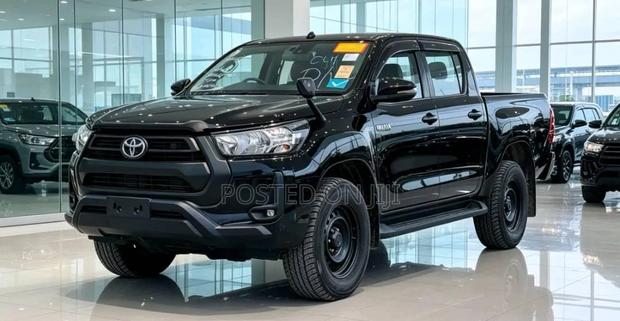 Toyota Hilux 2023 Black