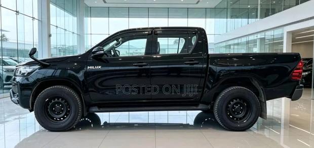 Toyota Hilux 2023 Black