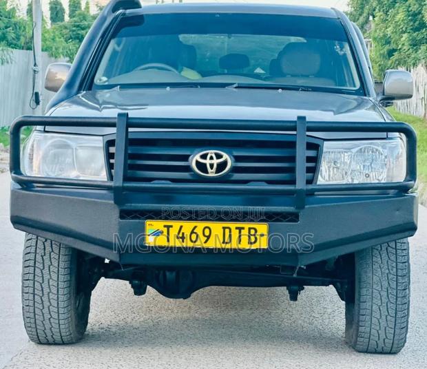 Toyota Land Cruiser 100 4.2 2006 Gray