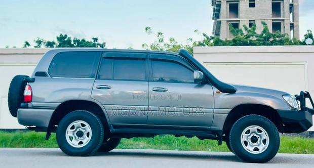 Toyota Land Cruiser 100 4.2 2006 Gray