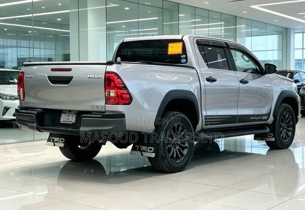 Toyota Hilux 2019 Silver