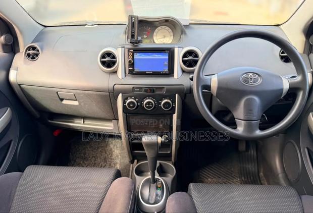 Toyota IST 2004 Silver