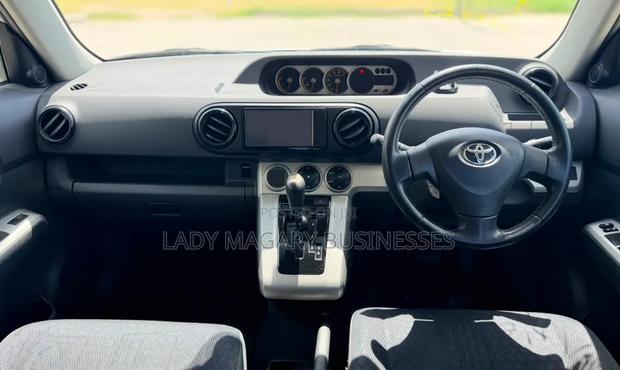 Toyota Corolla Rumion Hatchback 1.5 FWD 2008 Silver
