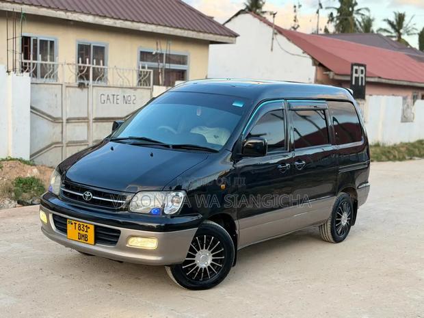 Toyota Noah 2001 Black