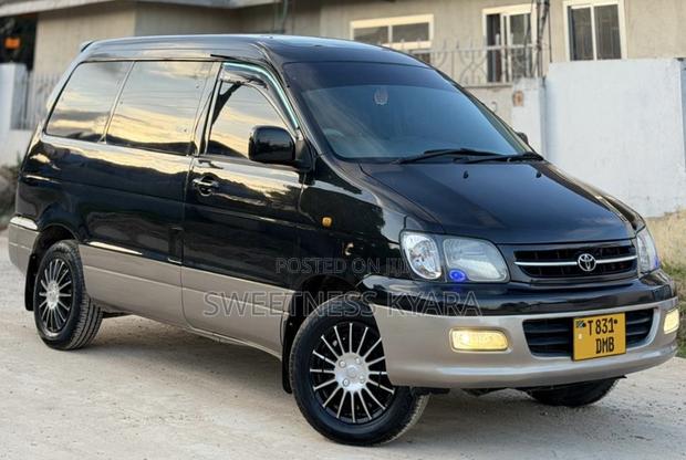 Toyota TownAce Noah 2000 Black
