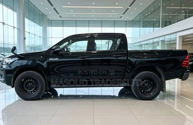 Toyota Hilux 2023 Black