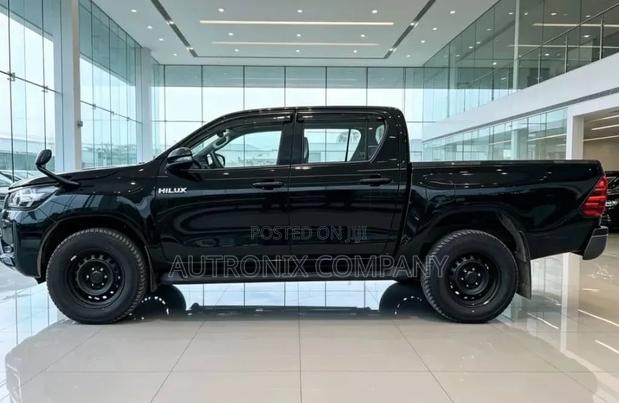 Toyota Hilux 2023 Black