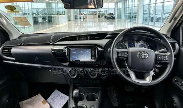 Toyota Hilux 2023 Black