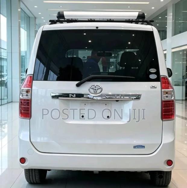 Toyota Noah 2010 White