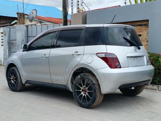 Toyota IST 2003 Silver