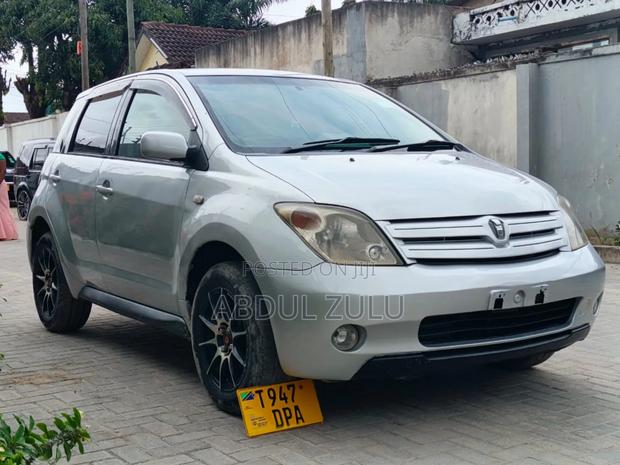 Toyota IST 2003 Silver