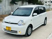 Toyota Sienta 2004 White for sale