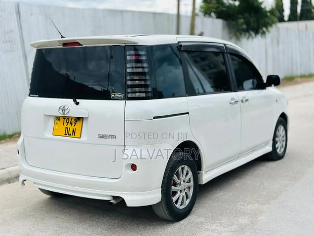 Toyota Sienta 2004 White