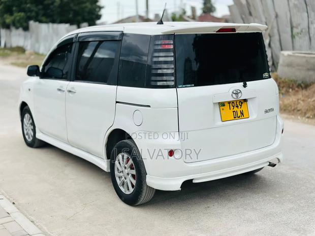 Toyota Sienta 2004 White