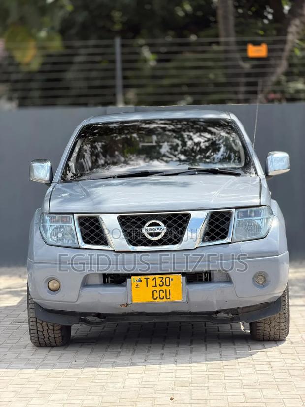 Nissan Navara 2011 Blue