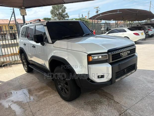 Toyota Land Cruiser Prado 2025 White