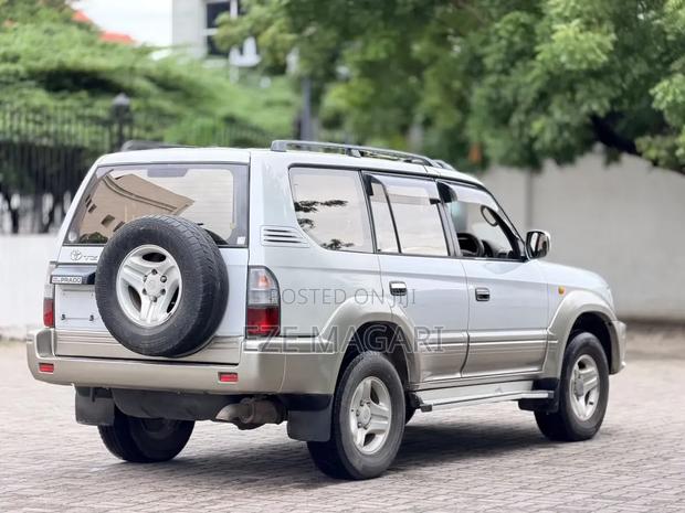 Toyota Land Cruiser Prado 2004 Silver