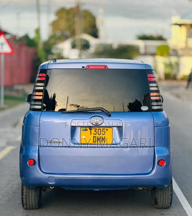 Toyota Sienta 2005 Blue