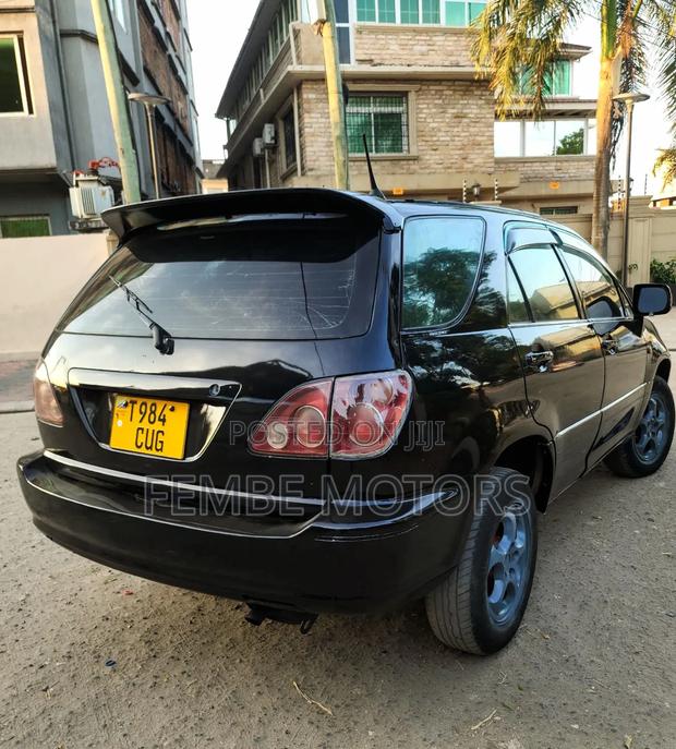 Toyota Harrier 2000 Black