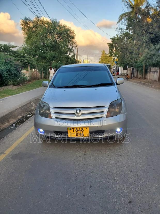 Toyota IST 2004 Silver