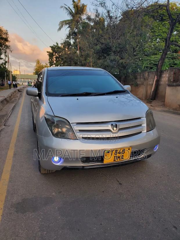 Toyota IST 2004 Silver