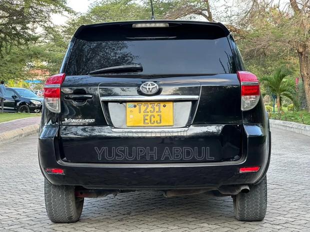 Toyota Vanguard 2010 Black